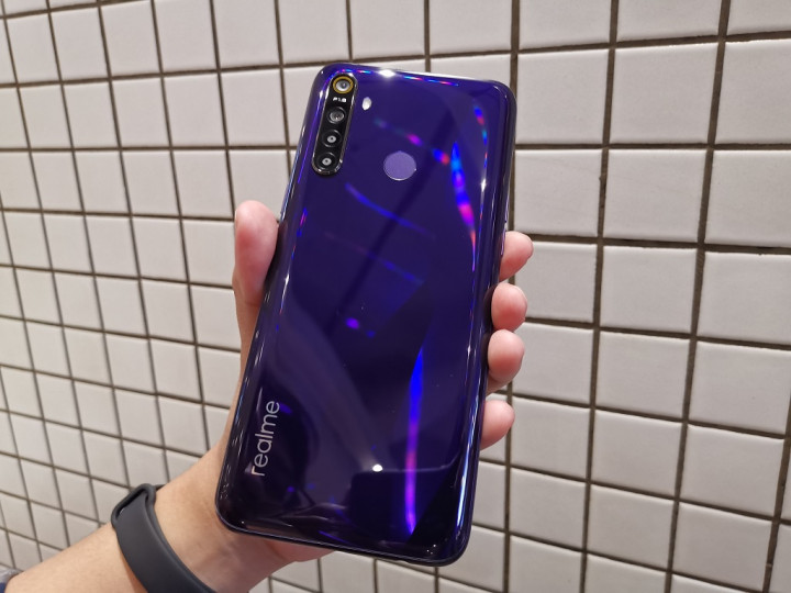 Review realme 5, 4 Kamera Bonus Layar dan Baterai Besar Harga Rp 1.899.000