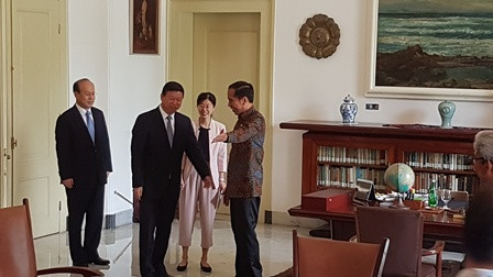 Presiden Joko Widodo menerima perwakilan pemerintah Republik Rakyat Tiongkok dan delegasi Partai Komunis Tiongkok. Foto: Medcom.id/Damar Iradat