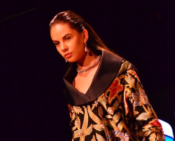 Rancangan bercorak khas Indonesia  di Sofia Fashion Week 2019--Metro TV/Edi Ginting