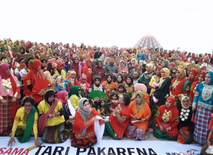 Flashmob Tari Pakarena Tampil Meriah di Makassar