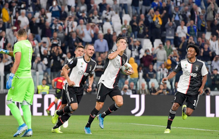 Gol Penalti Ronaldo Bantu Juventus Atasi Verona