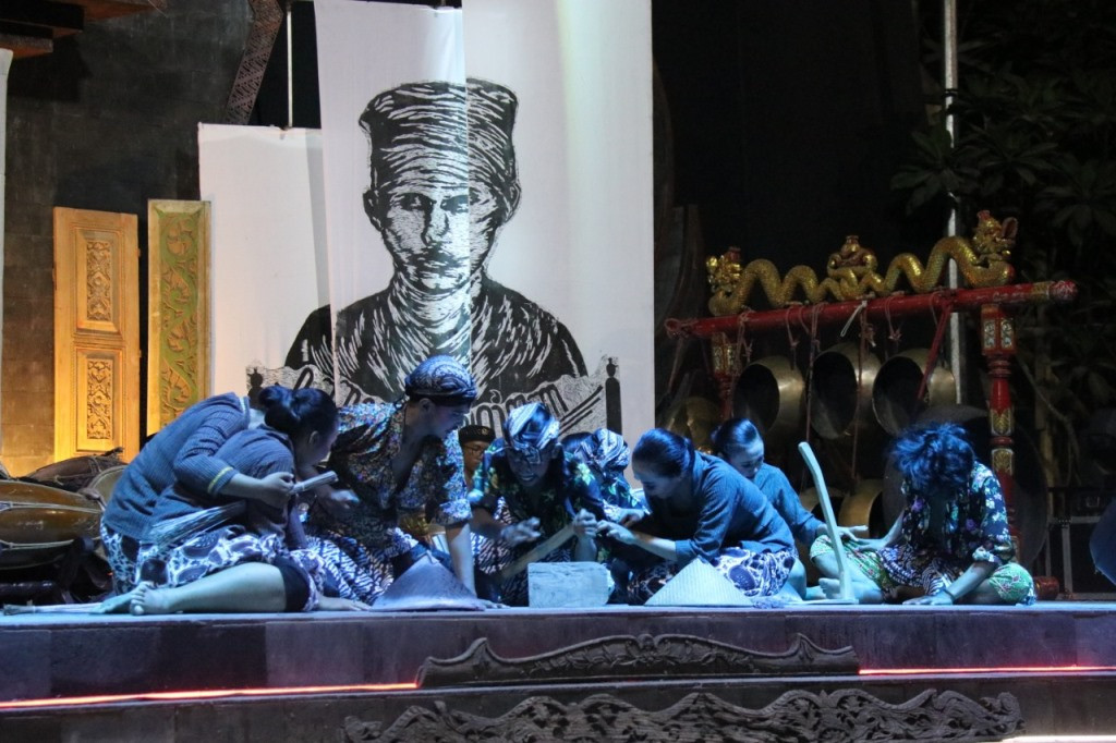 Penggambaran kearifan lokal komunitas Sedulur Sikep (Saminisme) Blora, Jawa Tengah, melalui pagelaran teatrikal. (Foto: MI/Akhmad Safuan)