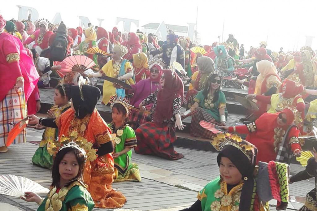 1.000 Penari Ikuti <i>Flash Mob</i> Pakarena di Makassar