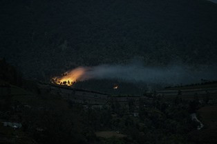 Api di Gunung Slamet Belum Padam