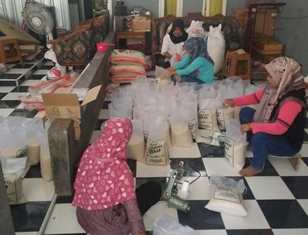 Berbagi Beras Hingga ke Pelosok
