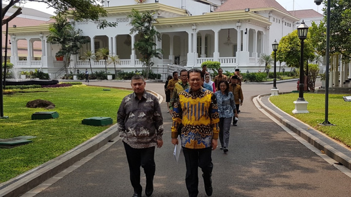 Rombongan Legislator Ketuk Pintu Istana