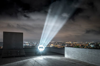 Rayakan 80 Tahun Batman, Bat-Signal Dinyalakan di 6 Benua