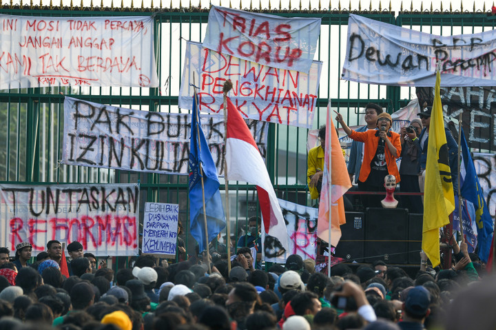 Mahasiswa Geruduk Senayan Tolak UU KPK dan RUU KUHP