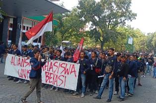 Mahasiswa Bekasi Bergerak Menuju Istana dan Gedung Parlemen