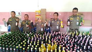 Ratusan Botol Miras Disita Satpol PP Kudus