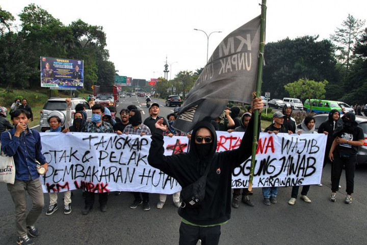 Mahasiswa Universitas Pakuan Kepung Balaikota Bogor
