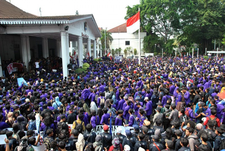 Mahasiswa di Bogor Enggan Bubar Sebelum Ditemui Bima Arya