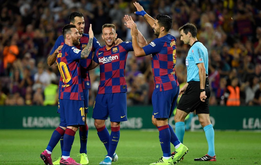 Momen saat Barcelona menaklukkan Villarreal (Foto: AFP/Lluis Gene)