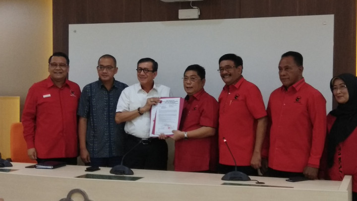 PDIP Serahkan Kepengurusan Hasil Kongres V