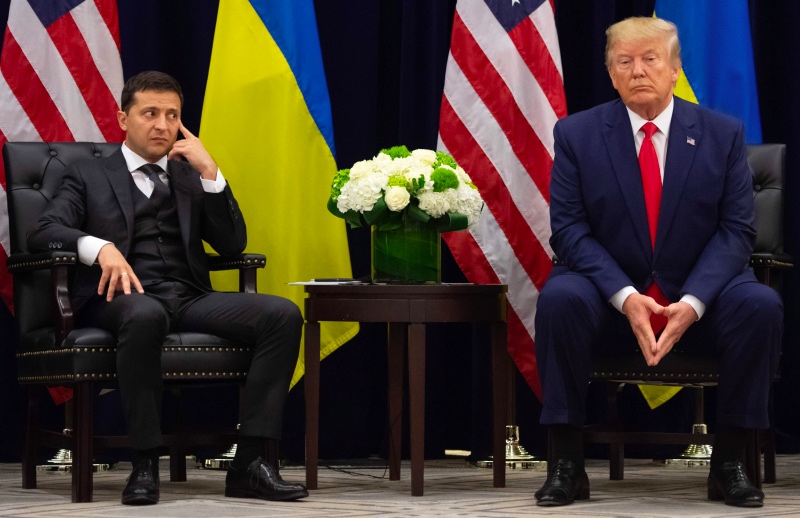 Presiden Ukraina Volodymyr Zelensky melakukan pertemuan pertama dengan Presiden Donald Trump di PBB. Foto: AFP