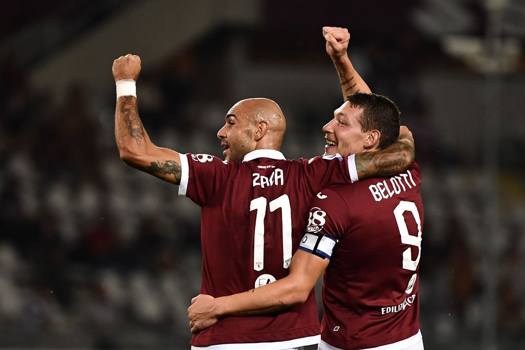 Kapten Torino, Andrea Belotti (kanan), merayakan gol bersama Simone Zaza (AFP/Marco Bertorello)
