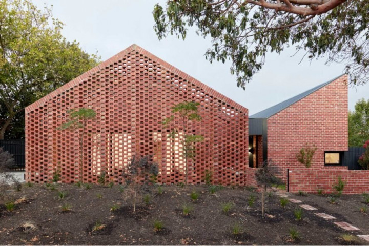 Rumah Bata Ini Bisa Memasok Energi Listrik Sendiri