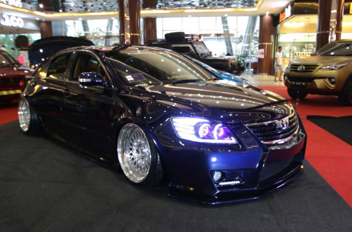 Anut Tema Elegan, Camry ini Menangi AutoLightUp Contest Palembang