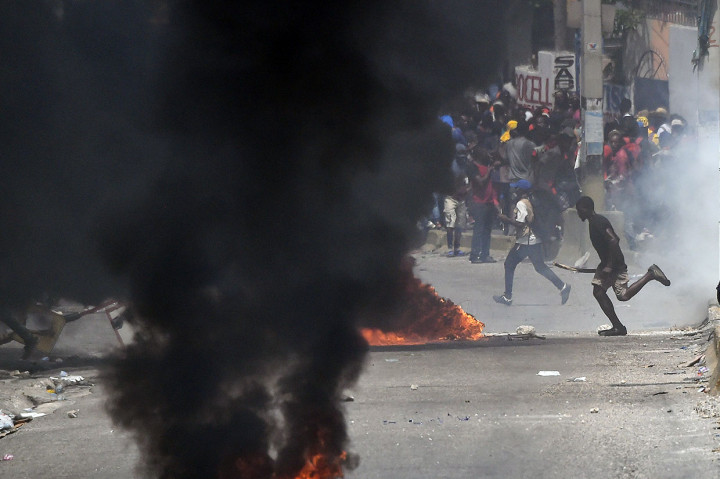 Polisi Haiti Bubarkan Pedemo dengan Gas Air Mata