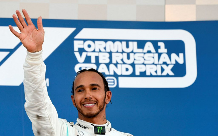Tak Tersentuh di Puncak Klasemen F1, Hamilton Enggan Sesumbar