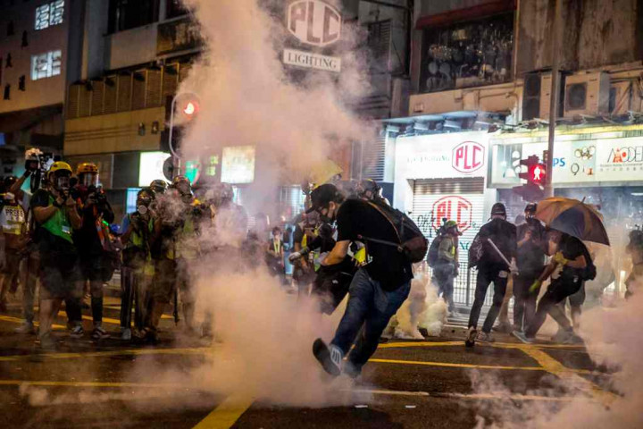 Bentrokan di Hong Kong Meningkat Jelang HUT Tiongkok