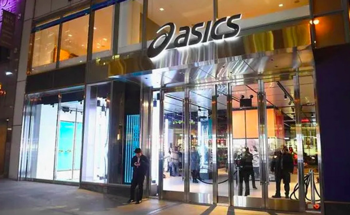 Selama 9 Jam Materi Pornografi Tersiar di Toko Olahraga