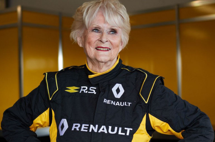 Nenek-Nenek Lebih Beresiko Terlibat Kecelakaan 3x Lipat Saat mengemudi