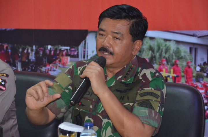 TNI Bantu Evakuasi Ribuan Warga Pendatang dari Wamena