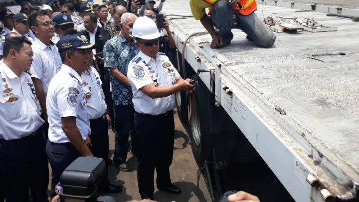Kemenhub Potong Enam Bodi Truk Melebihi Dimensi