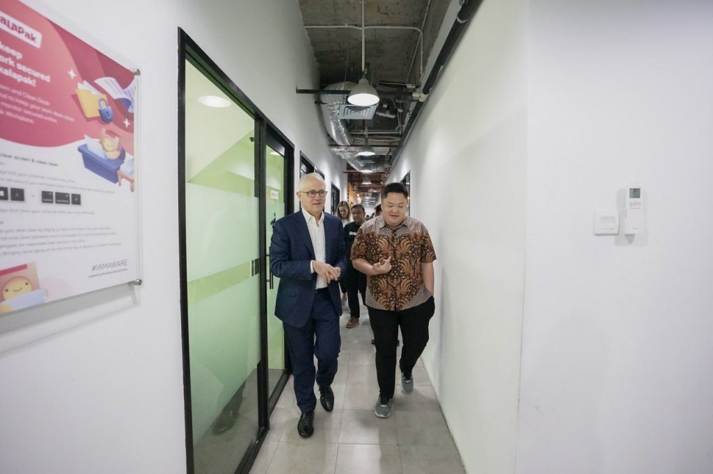 Mantan Perdana Menteri Australia ke-29, Malcolm Turnbull menyambangi kantor Bukalapak. FOTO: dok Bukalapak.