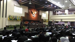 Ganjar Bawa Tuntutan Aksi Mahasiswa ke DPRD