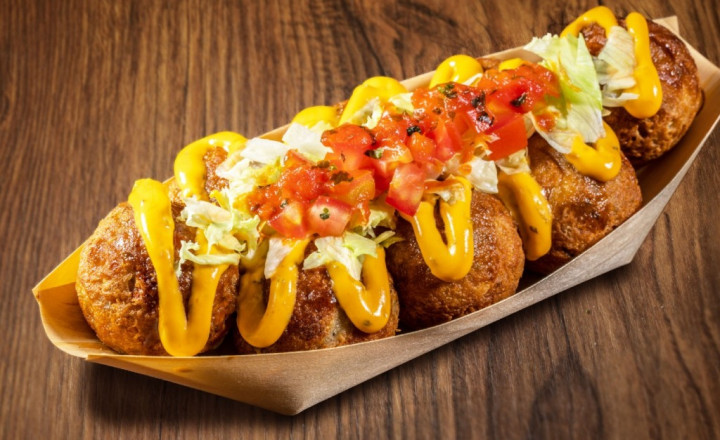 Guyuran Cheese Jalapeno di Atas Takoyaki yang Menggoda