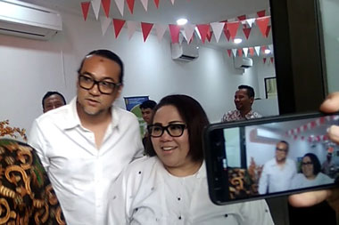 Hadapi Sidang Perdana, Nunung Sudah Bisa Tersenyum