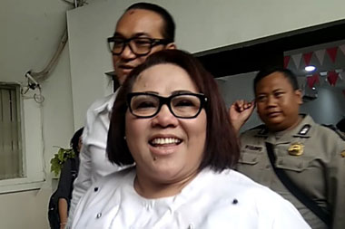 Nunung Tampak Segar Jelang Sidang Pertama