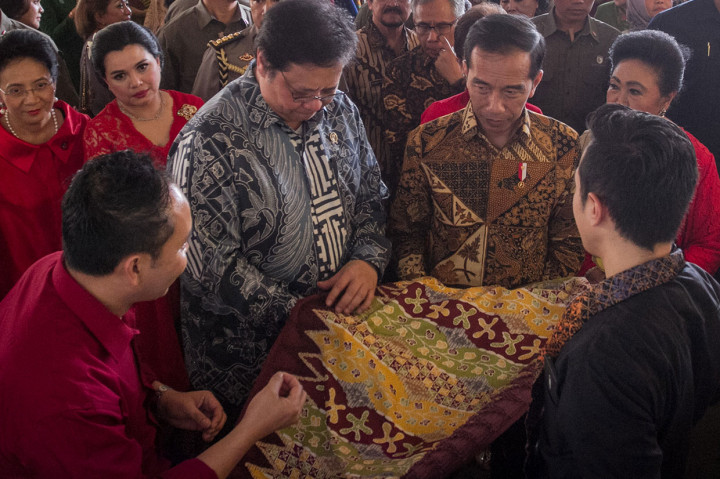 Jokowi Ajak Masyarakat Rawat Batik