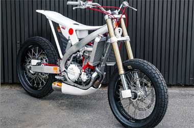 Modifikasi Simpel Honda CRF Bergaya Tracker