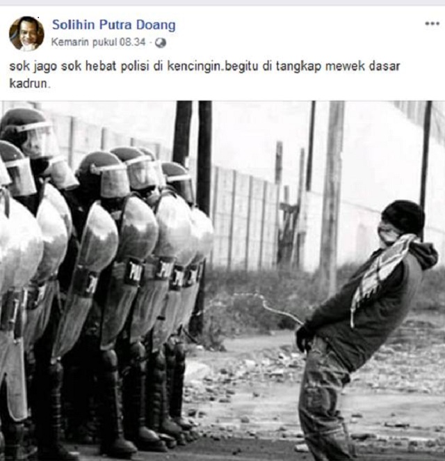 Demonstran Mengencingi Polisi? Ini Faktanya
