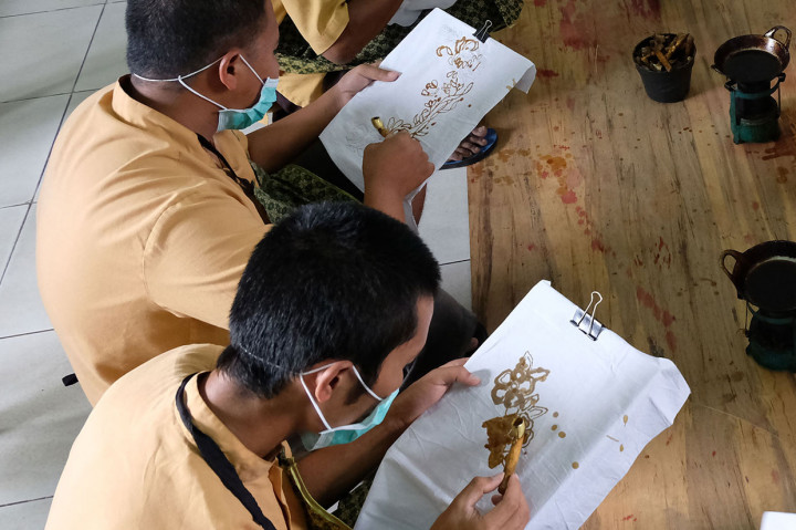 Pasien RSJ Magelang Jalani Terapi dengan Membatik