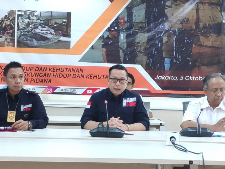 Warga Singapura Tersangka Impor Limbah Ilegal