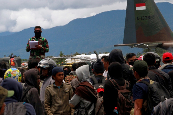 Ganjar Minta Warga Jateng di Papua Tetap Tenang