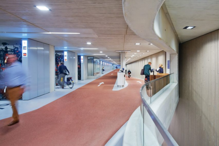 Belanda Punya Tempat Parkir Sepeda Terbesar di Dunia