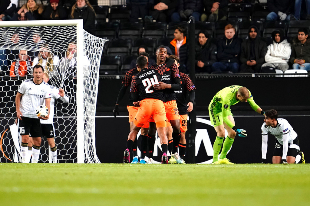 PSV Permalukan Rosenborg 4-1
