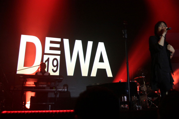Konser Dewa 19 Bersama Once Mekel Puaskan Baladewa