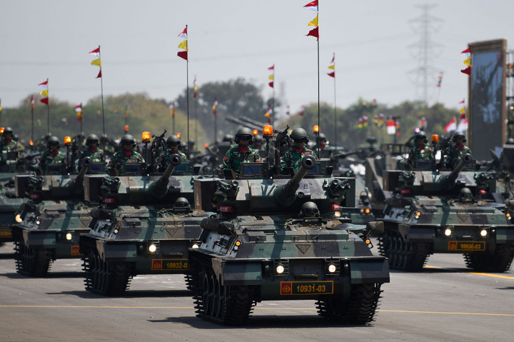 Ribuan Prajurit Ikuti Parade Upacara HUT ke-74 TNI