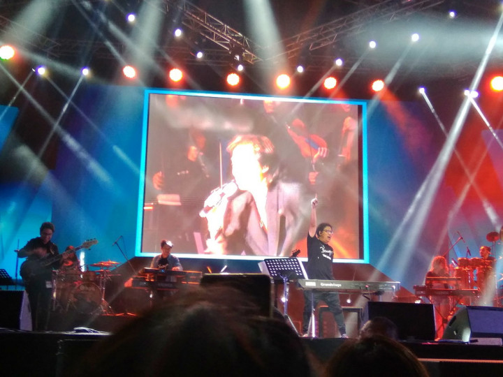 Tangis Erwin Gutawa Bawakan Lagu Baru untuk Chrisye