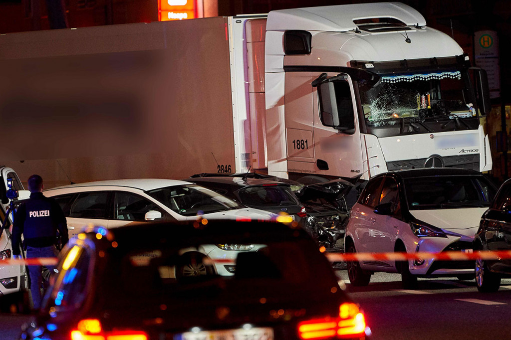 Truk Curian Tabrak Sejumlah Mobil di Jerman, Belasan Orang Cedera