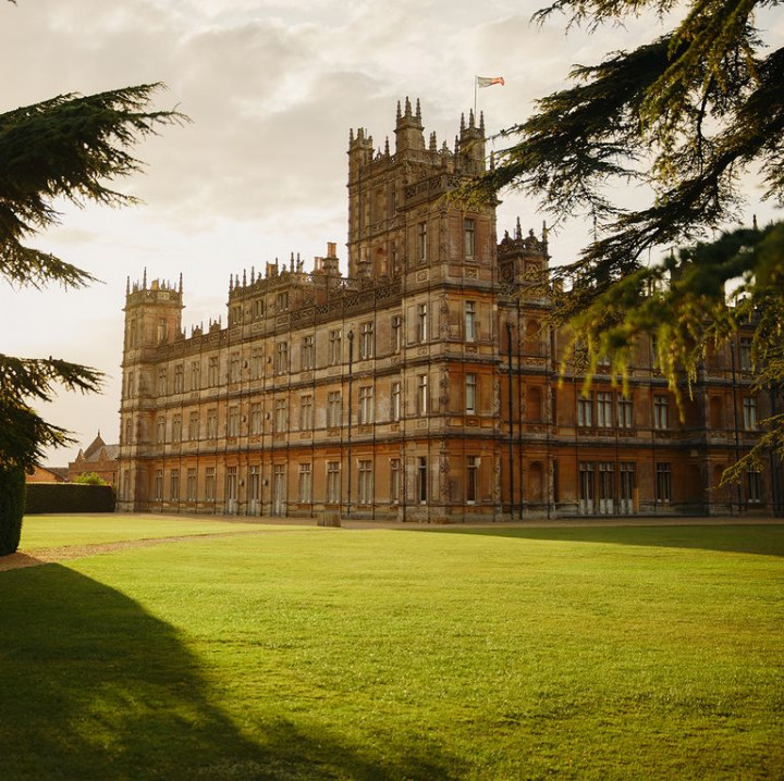 Sensasi Menginap di Kastil Serial Downton Abbey