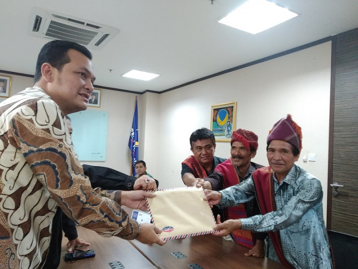 Masyarakat Adat Desa Sihaporas Mengadu ke DPP NasDem