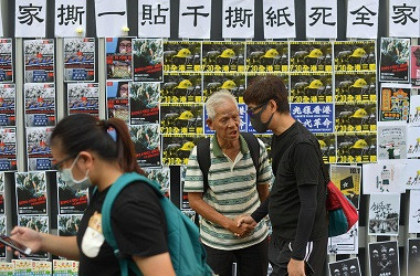 Taiwan Usir Turis Tiongkok Perusak 'Tembok Lennon'