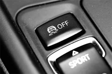 Mengenal Cara Kerja Traction Control di Mobil